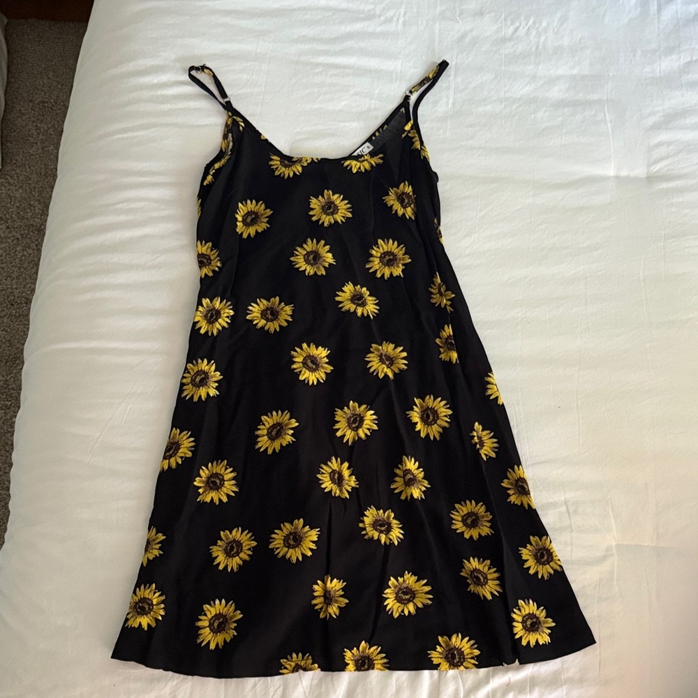 Sunflower Print Black Dress MS Basic